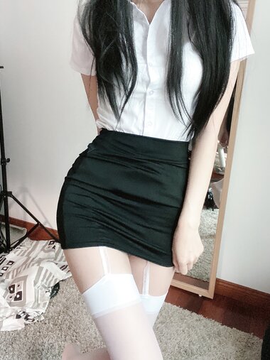 [Cosplay] 51酱 OL [20P2V-107MB]