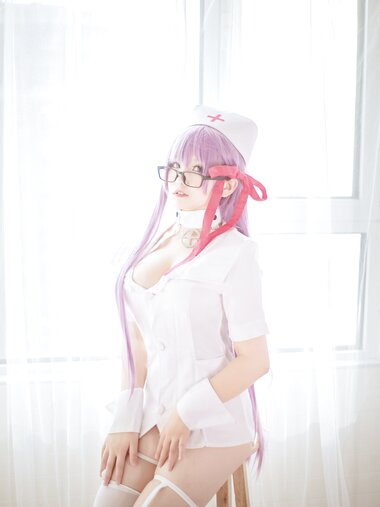 [Cosplay] 阿半今天很开心 BB护士 [25P-202MB]