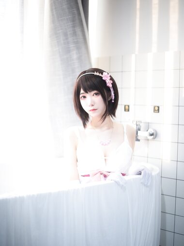 [Cosplay] 宮本桜 加藤惠浴室 [25P-255MB]