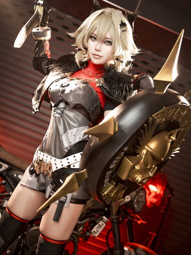 [Cosplay] ZinieQ - Caesar King