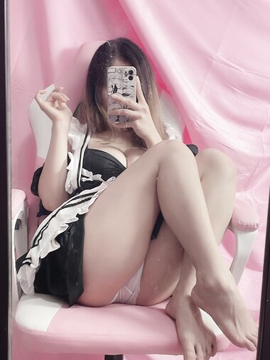 [Cosplay] 末夜787 女仆自拍 [24P3V-233MB]