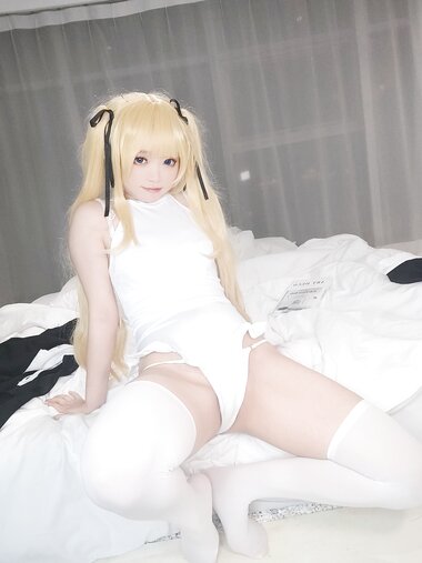 [Cosplay] 神沢永莉 英梨梨修女自拍 [129P-200M]