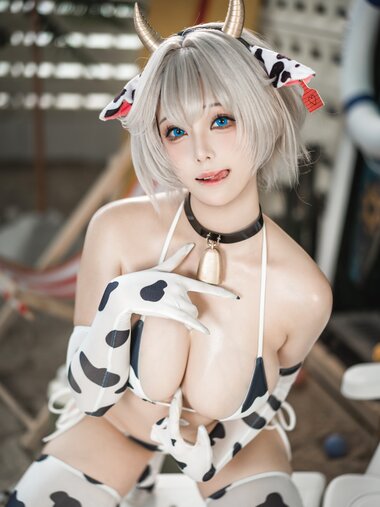 [Cosplay] 蜜汁猫裘 棕色尘埃奶牛 [173P2V-8.59GB]