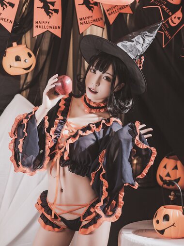 [Cosplay] Leader Bai Yizi 萌妹白易子教主 - Halloween Witch 万圣节魔女