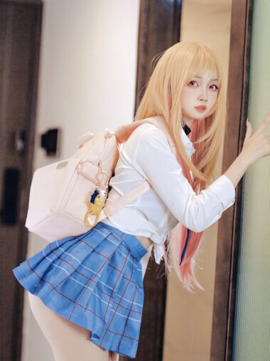 [Cosplay] 洛桑w伊梓 喜多川海梦 [33P1V-424MB]