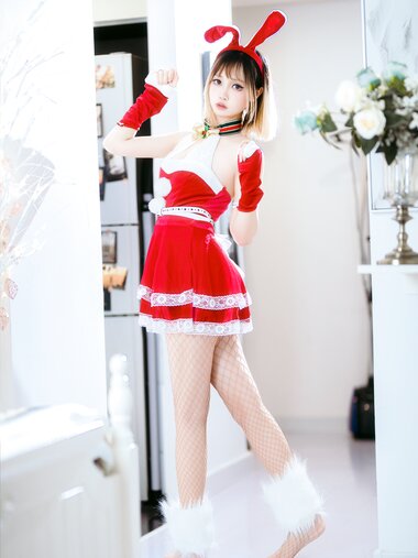 [Cosplay] 洛桑w伊梓 网袜丝带兔兔 [46P4V-423MB]