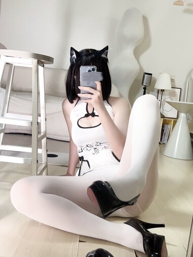 [Cosplay] 洛桑w伊梓 专属白丝汤圆 [27P-113MB]
