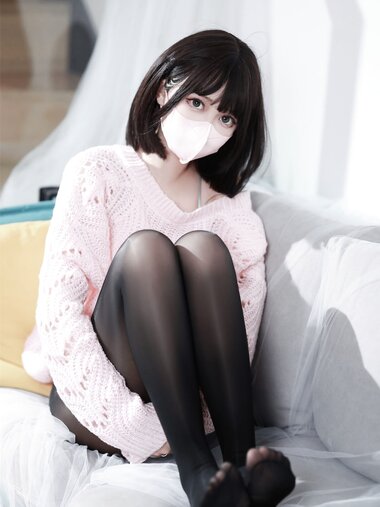 [Cosplay] 洛桑w伊梓 升玖老师毛衣 [40P-202MB]