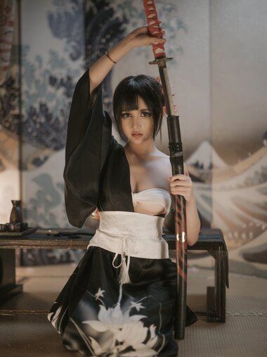[Cosplay] 您的蛋蛋 黑帮大小姐[38P1V-452.6M]