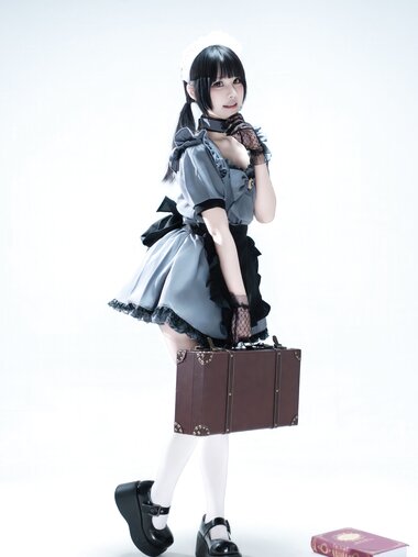 [Cosplay] 清水凪 手提箱与灰色女仆 [80P-1.67GB]
