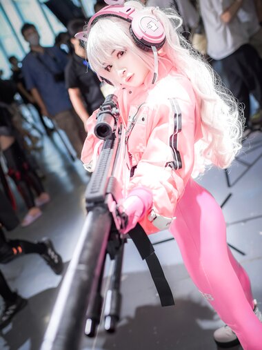 [Cosplay] 九九八吖 萤火虫漫展 NIKKE 胜利女神 爱丽丝 [18P-75M]