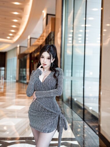 [XR Uncensored] Li Li Sha (李丽莎) - R18 秀人网模特 女神的短裙灰丝