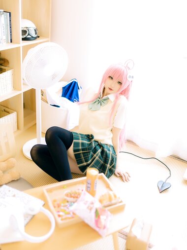 [Cosplay] 瓦斯塔亚小龙虾 校服 [17P-155MB]
