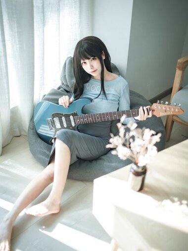 [Cosplay] 三無人型 吉他妹妹 [24P-223MB]