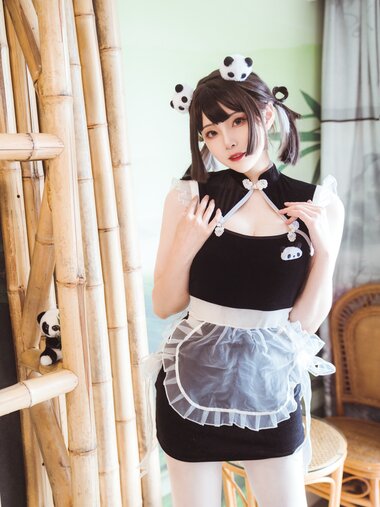 [Cosplay] Natsuko夏夏子 熊猫女仆 [64P1V-852MB]
