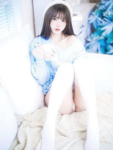 [Cosplay] Tina很妖孽呀 蓝色秋冬毛衣 [27P-168MB]