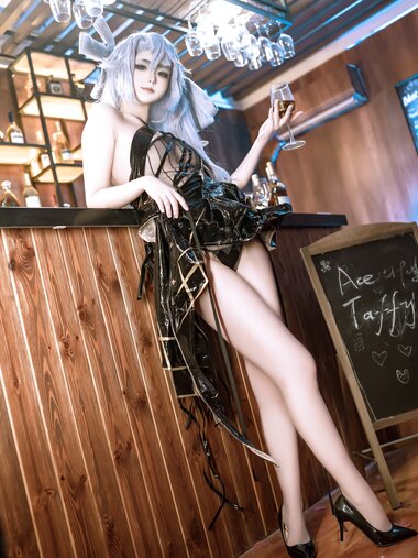 [Cosplay] Quan冉有点饿 PA15 香槟怪盗 [54P-715MB]