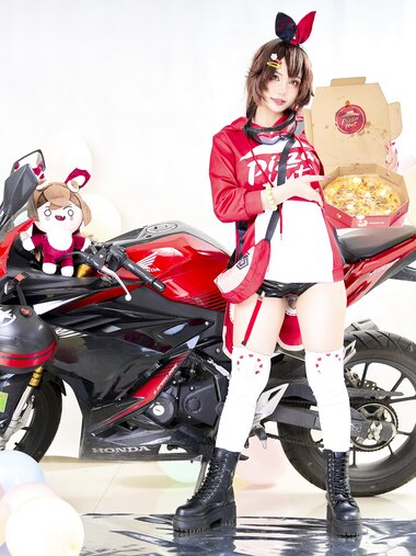 [Cosplay] Joyce Lin - Amber Pizza Genshin Impact
