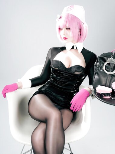 [Cosplay] 半半子 王医生 [56P-311MB]