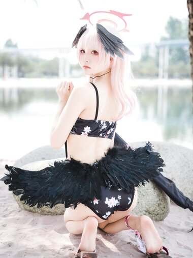 [Cosplay] 九柒喵 碧蓝航线 小春泳装 [27P-133MB]
