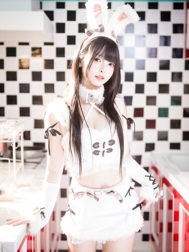 [Cosplay] 神楽坂真冬 毛绒白兔 [75P2V-317MB]