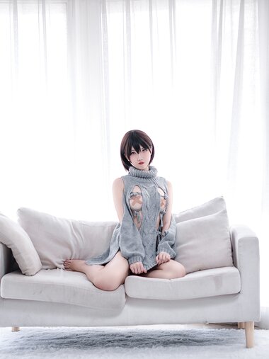 [Cosplay] 阿薰kaOri 露背毛衣 [20P-105MB]