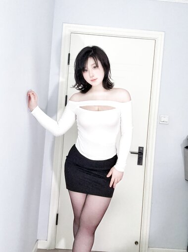 [Cosplay] Zyra秋 - 妈妈的裙子
