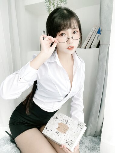 [Cosplay] 不呆猫 黑丝包臀OL [24P5V-908MB]
