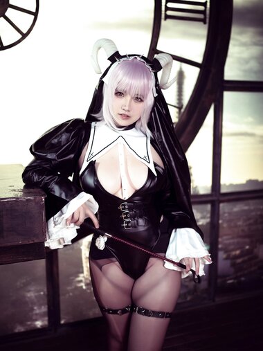 [Cosplay] 阿半今天很开心 开裆裤恶魔 [75P2V-305MB]