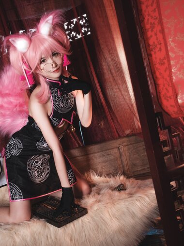 [Cosplay] 亚马逊鲶鱼 FGO 玉藻前 旗袍 [10P-198MB]