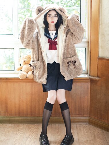 [Cosplay] 会拍照的咔咔 NO.005 很纯的一个妹纸 [14P2V 129MB]
