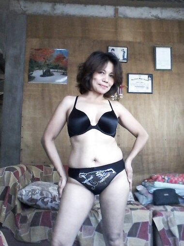 Filipina OFW Marie G. Gundran sexy and bold pics