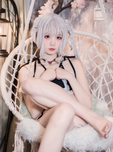 [COSPLAY] 清纯少女五更百鬼 圣女 吊带黑丝