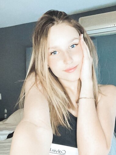 Petite Bella, 18 Years Old From OnlyFans