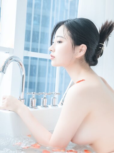 [COSPLAY] 年年 - 爱心泡泡 [31P-3.5MB]