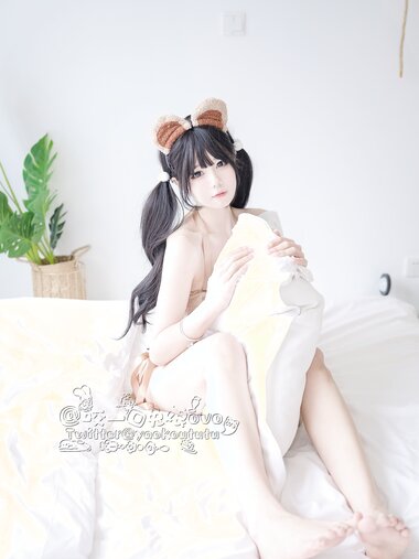 [COSPLAY] 咬一口兔娘 小熊睡衣