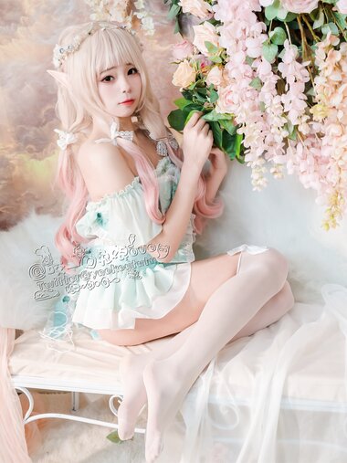 [COSPLAY] 咬一口兔娘 豌豆公主的秘密花房