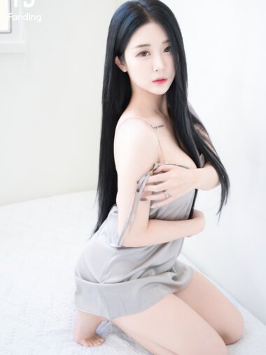 Bomi (보미) - Gray Slip