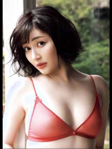 [FRIDAY] 2022.08.18 新藤まなみ 写真集の未発表ショット