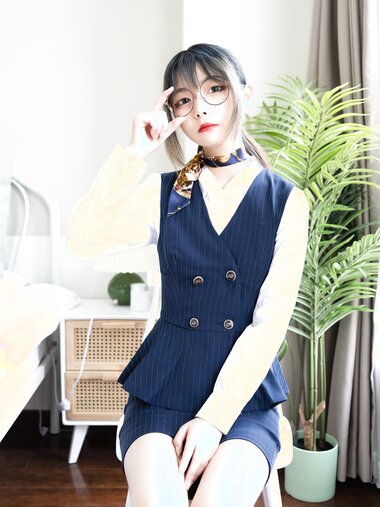 [COSPLAY] 梨瑾瑾 乘务员