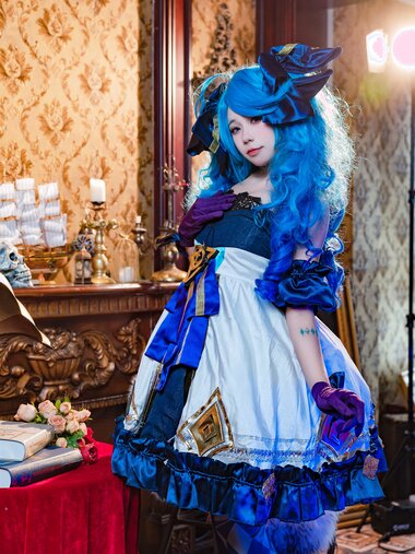 [Cosplay] 咬一口兔娘 兔兔班车 格温
