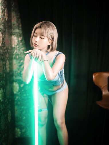 [PINK] U.Hwa (은유화) - Secret Present No.02