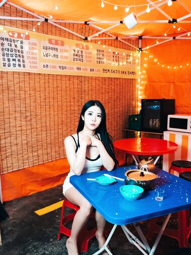 [Loozy] Bomi (보미) - Street Stall