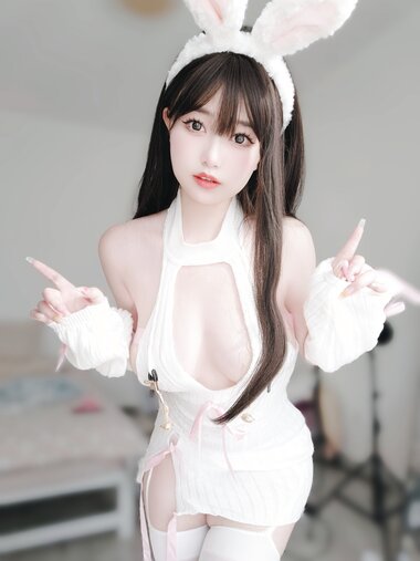 [COSPLAY] 女主K - 白丝兔女郎 [102P-295.23MB]