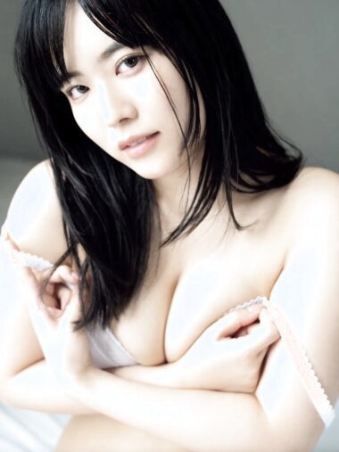 [FRIDAY] 2023.06.14 東雲うみ Gカップ乳&100cmヒップの″二刀流グラドル