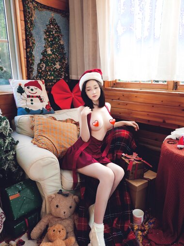 [COSPLAY] 年年 - 小红帽 [41P-336.48MB]