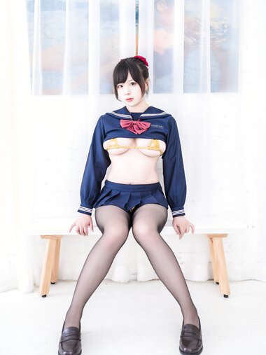 [COSPLAY] 皮皮奶 - 黄金内衣JK [50P10V-551MB]