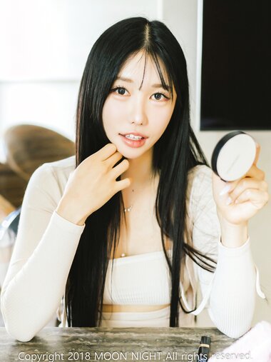 [Moon Night Snap] Yunjin - Honey Peach Hocance' Digital photobook (ver.set)