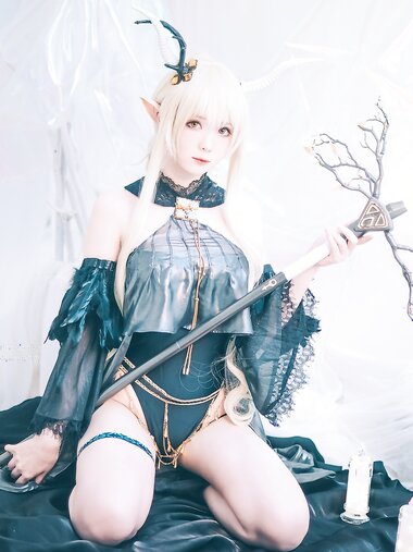 [Cosplay] Shimo 霜月- Tomorrow's Ark The Shining 明日方舟 闪灵