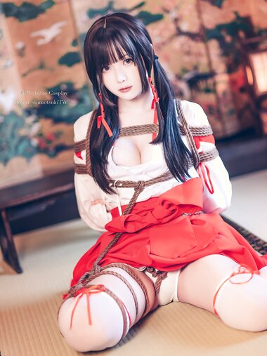 [Cosplay] Shimo 霜月- Miko Bundle 巫女捆绑